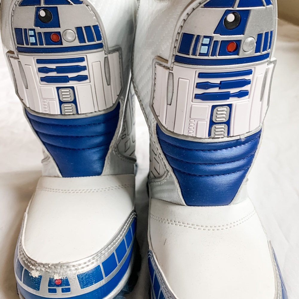 Adorable R2D2 snow boots! - Picture 6 of 6